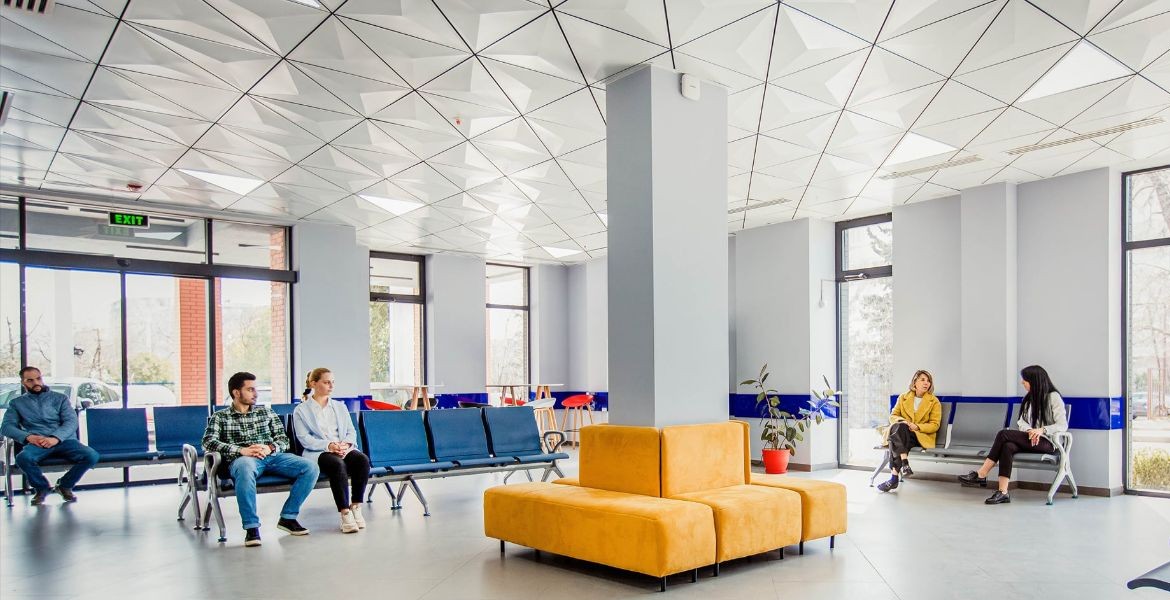 Bright and modern waiting room at LeaderMed clinic in Georgia with comfortable seating for patients.